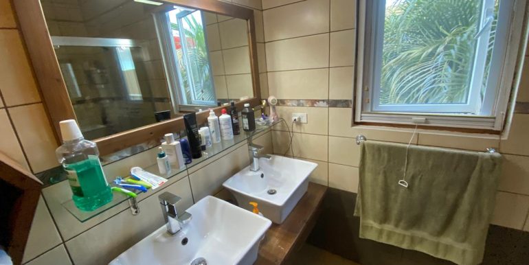 Rooi Bosal ensuite bathroom 2