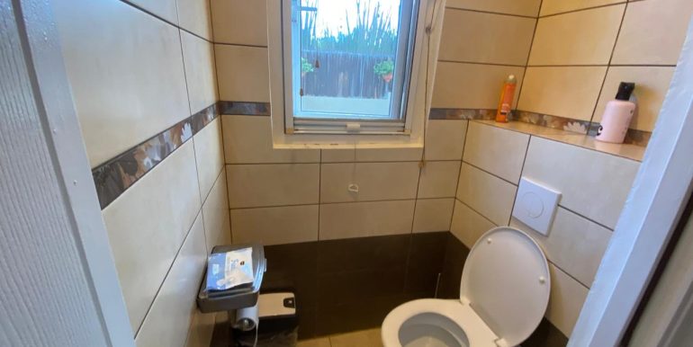 Rooi Bosal ensuite toilet