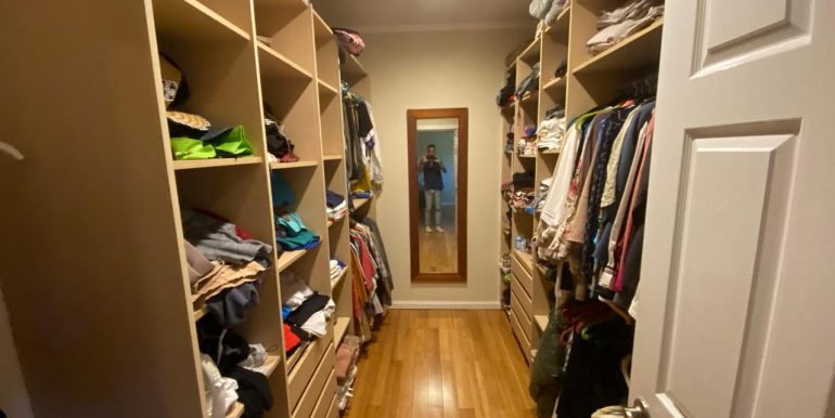 Rooi Bosal walk in closet